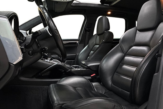 Porsche Cayenne Turbo 13 of 30