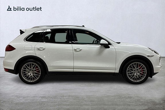 Porsche Cayenne Turbo 5 of 30
