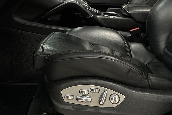 Porsche Cayenne Turbo 28 of 30