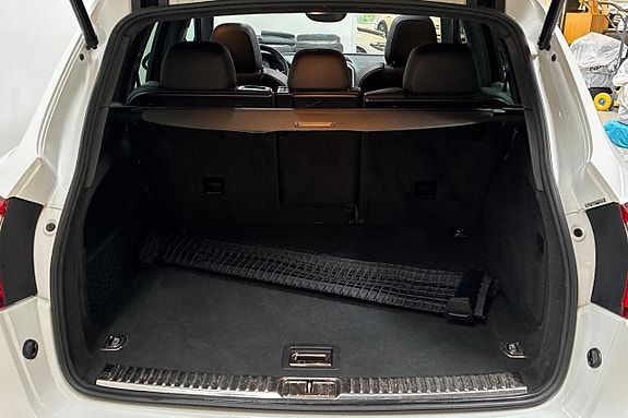 Porsche Cayenne Turbo 10 of 30