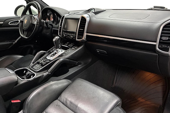 Porsche Cayenne Turbo 15 of 30