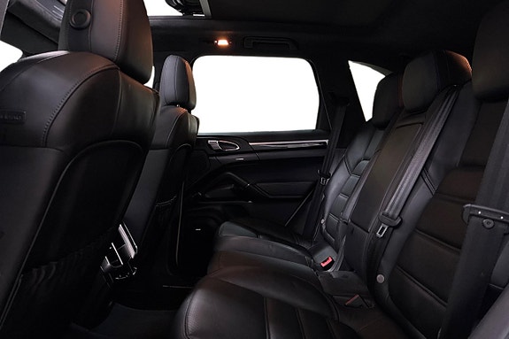 Porsche Cayenne Turbo 14 of 30