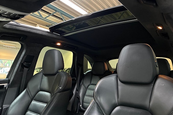 Porsche Cayenne Turbo 18 of 30