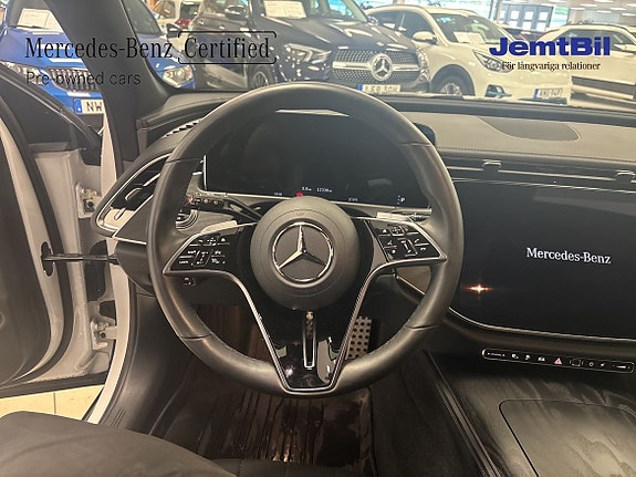 Mercedes-Benz E300 de 8 of 11