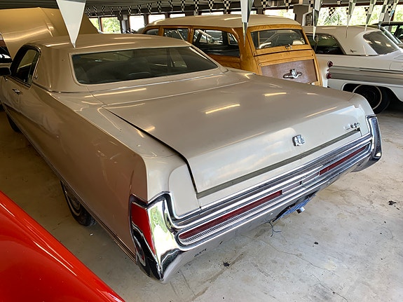 Chrysler New Yorker 7 of 11