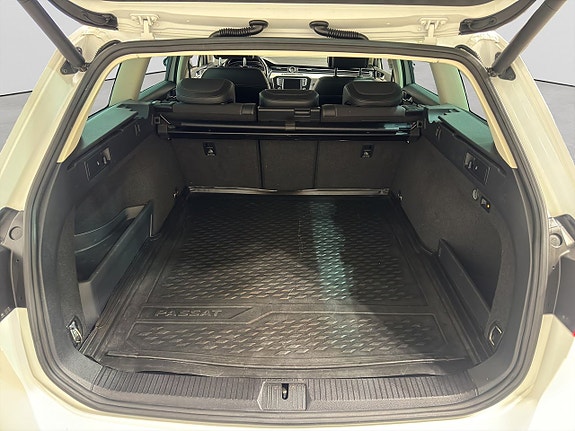 Volkswagen Passat Alltrack 11 of 20