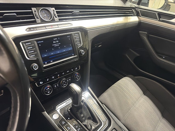 Volkswagen Passat Alltrack 17 of 20