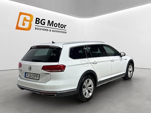 Volkswagen Passat Alltrack 5 of 20