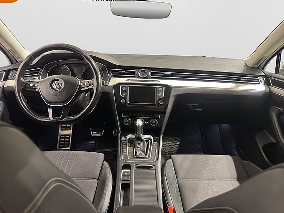 Volkswagen Passat Alltrack 13 of 20