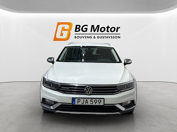 Volkswagen Passat Alltrack 3 of 20