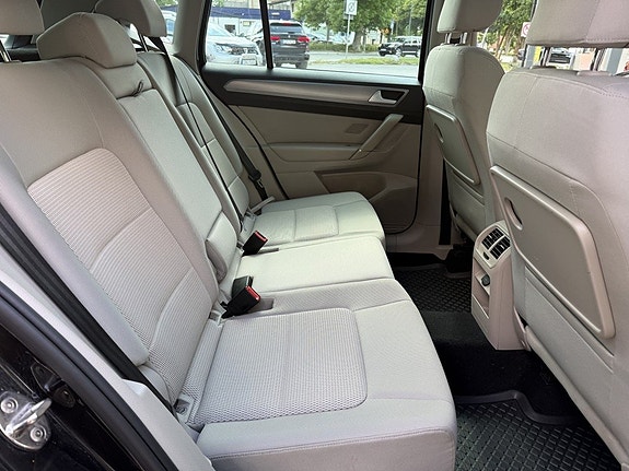 Volkswagen Golf Sportsvan 9 of 12