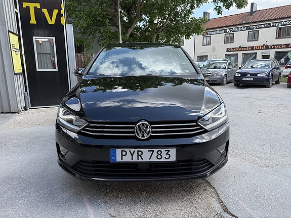 Volkswagen Golf Sportsvan 2 of 12
