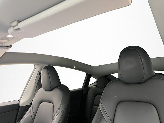 Tesla Model Y 13 of 30