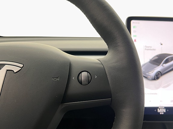 Tesla Model Y 17 of 30