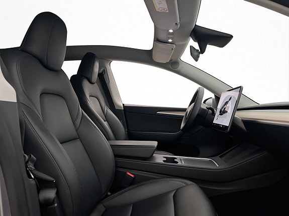 Tesla Model Y 27 of 30
