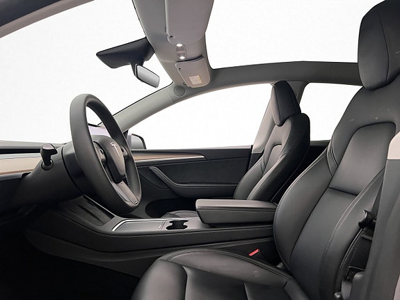 Tesla Model Y 12 of 30