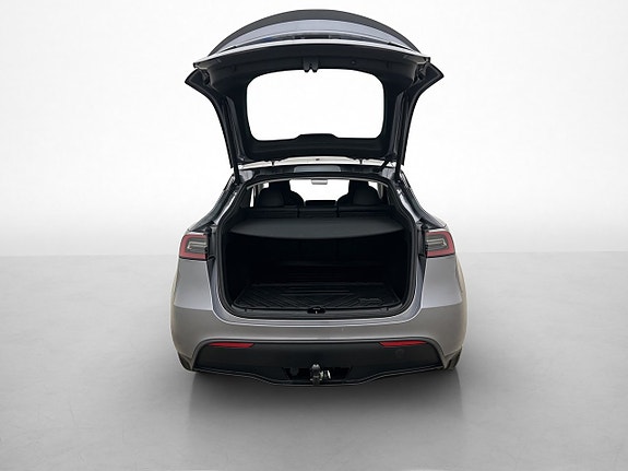 Tesla Model Y 30 of 30