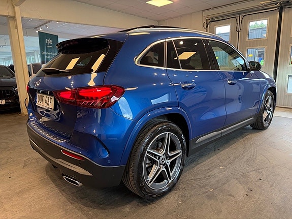 Mercedes-Benz GLA200 4 of 30