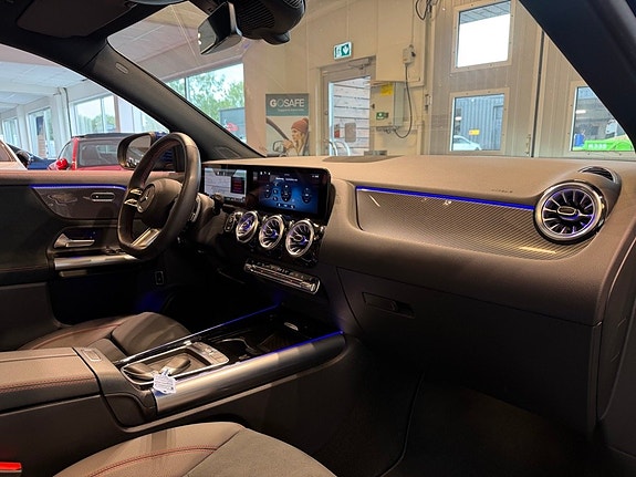 Mercedes-Benz GLA200 9 of 30