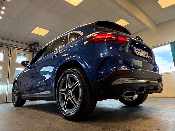 Mercedes-Benz GLA200 3 of 30