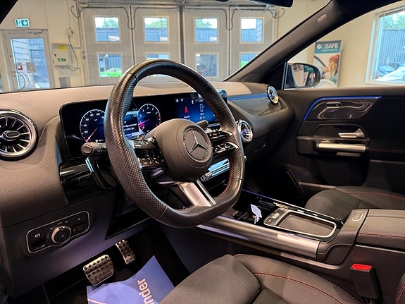 Mercedes-Benz GLA200 7 of 30
