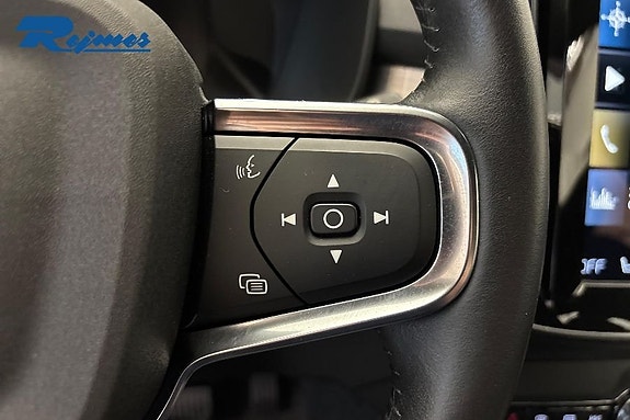 Volvo XC40 16 of 23