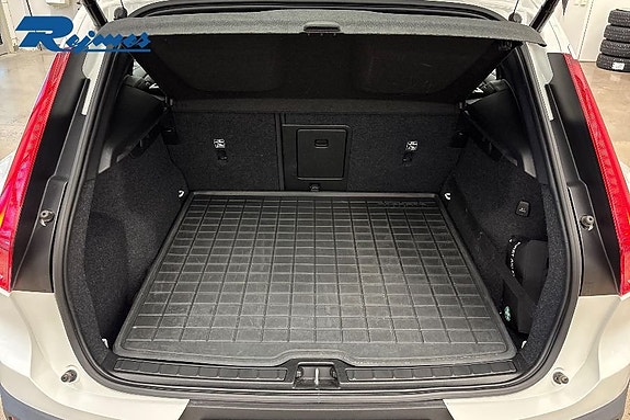 Volvo XC40 14 of 23