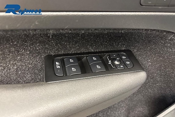 Volvo XC40 23 of 23
