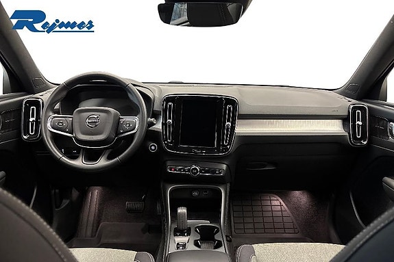 Volvo XC40 7 of 23