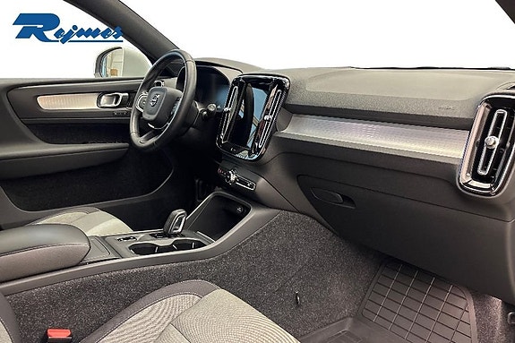Volvo XC40 6 of 23