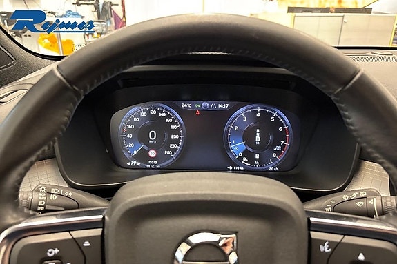 Volvo XC40 12 of 23