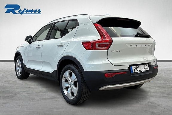 Volvo XC40 3 of 23