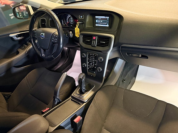 Volvo V40 9 of 13