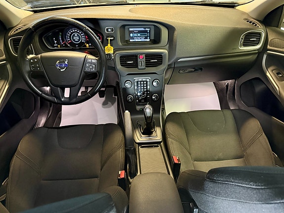 Volvo V40 8 of 13