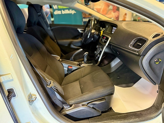 Volvo V40 6 of 13