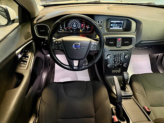 Volvo V40 10 of 13