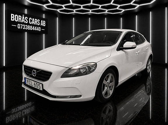 Volvo V40 3 of 13