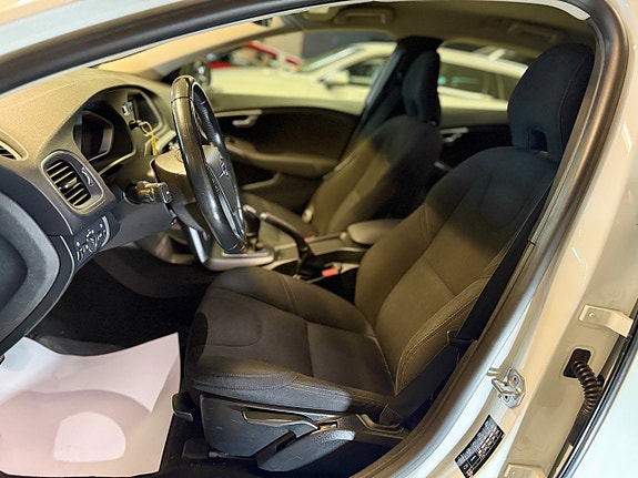 Volvo V40 7 of 13