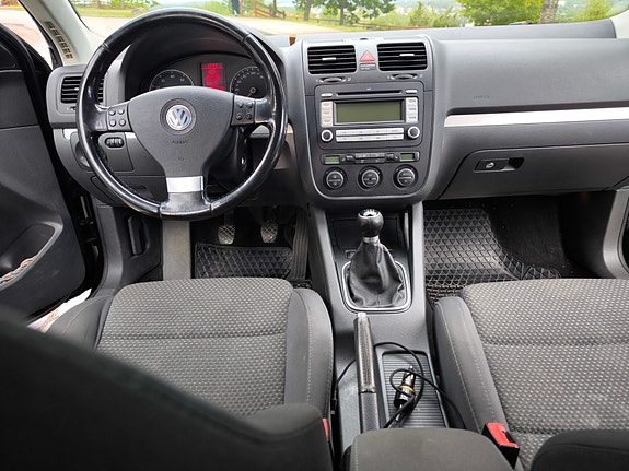 Volkswagen Golf V 5 of 5