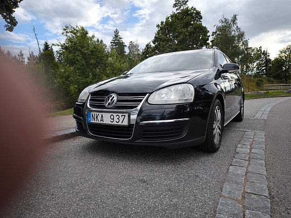 Volkswagen Golf V 2 of 5