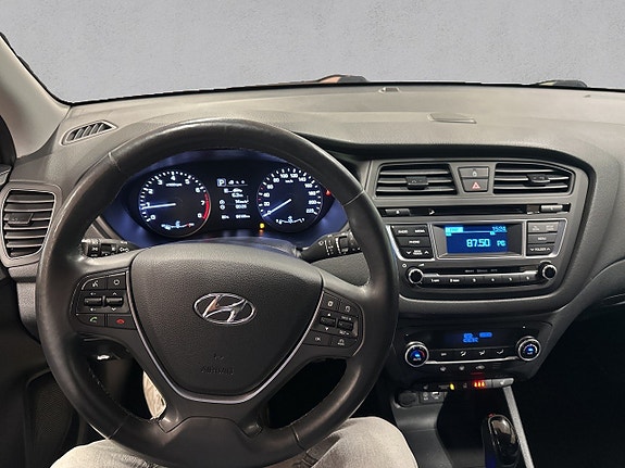 Hyundai i20 12 of 16