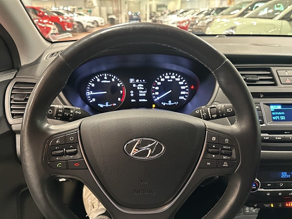 Hyundai i20 13 of 16