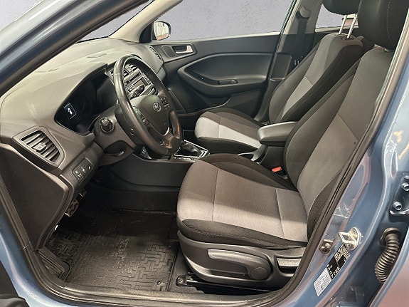 Hyundai i20 10 of 16