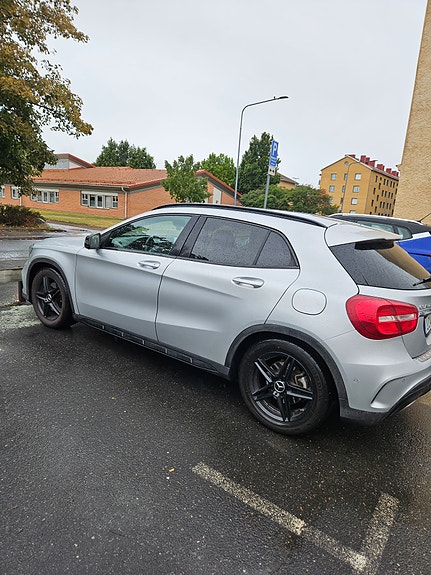 Mercedes-Benz GLA220 d 3 of 6