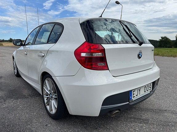 BMW 118d 2 of 5