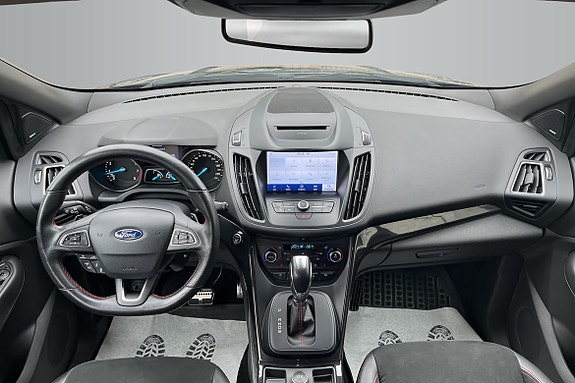 Ford Kuga 12 of 18