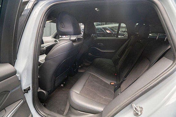 BMW 330e 15 of 21