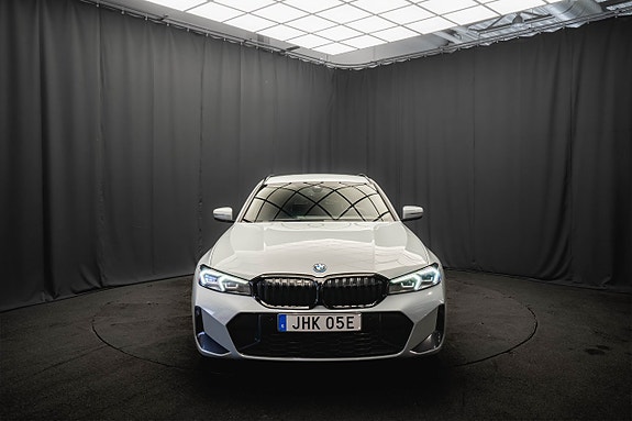 BMW 330e 4 of 21
