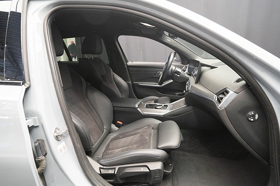BMW 330e 16 of 21
