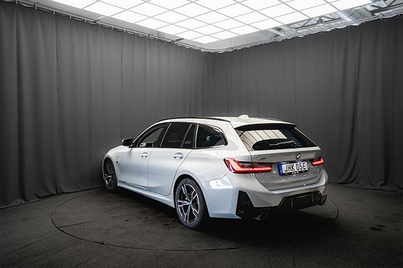 BMW 330e 9 of 21